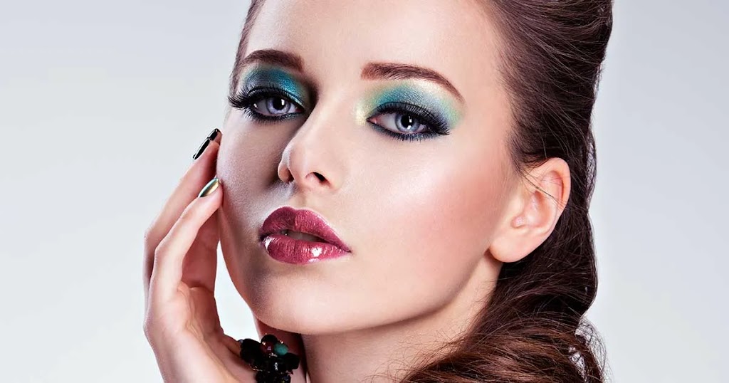 Types of Makeup Looks: Enhancing Your Beauty with Creativity - Magazine 