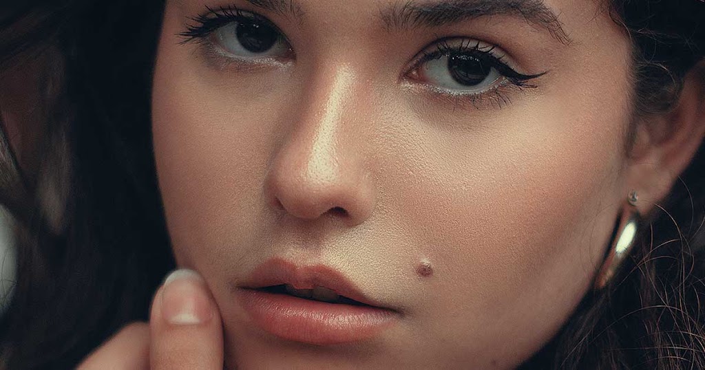 Unveiling the Mystery: What Is a Beauty Mark and Its Enchanting Allure - Magazine Gennie