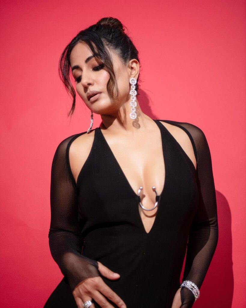 Hina Khan In Hot Black Dress