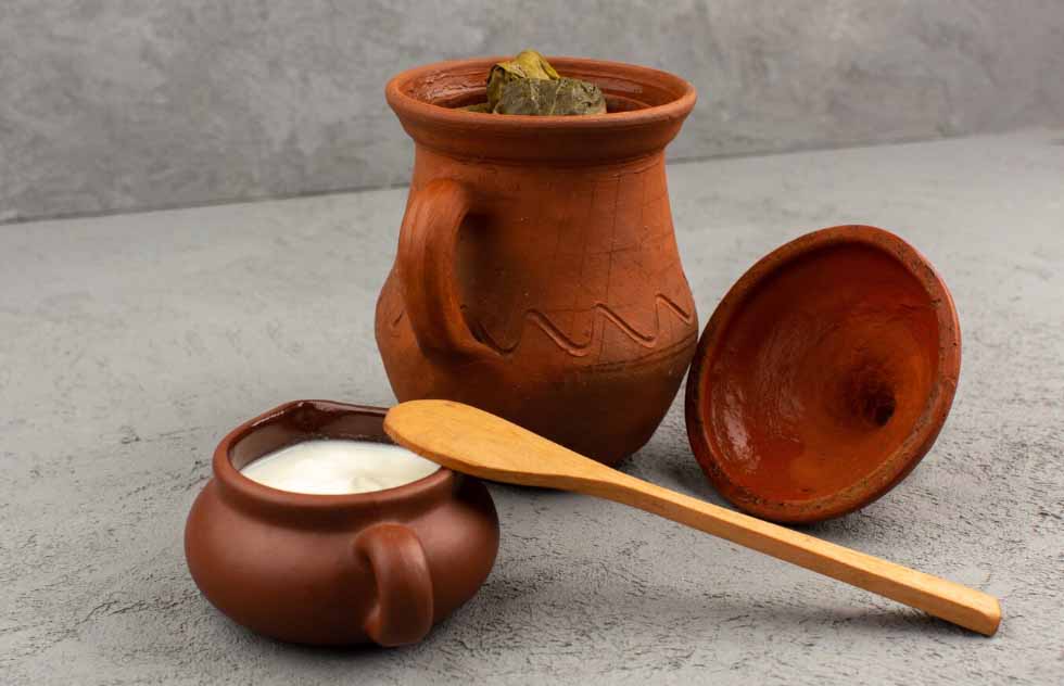 What are the benefits of using ayurvedic utensils for cooking