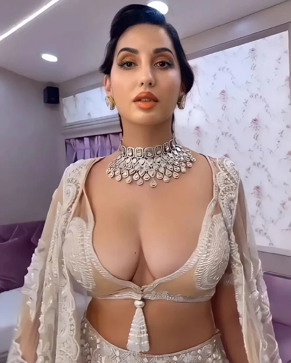 Top 10 Busty Bollywood Actress Cleavage Show off