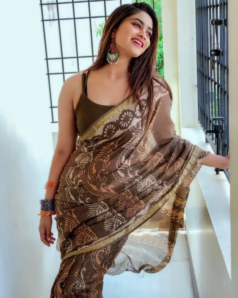 Actress Shivani Narayanan Saree Collection 18