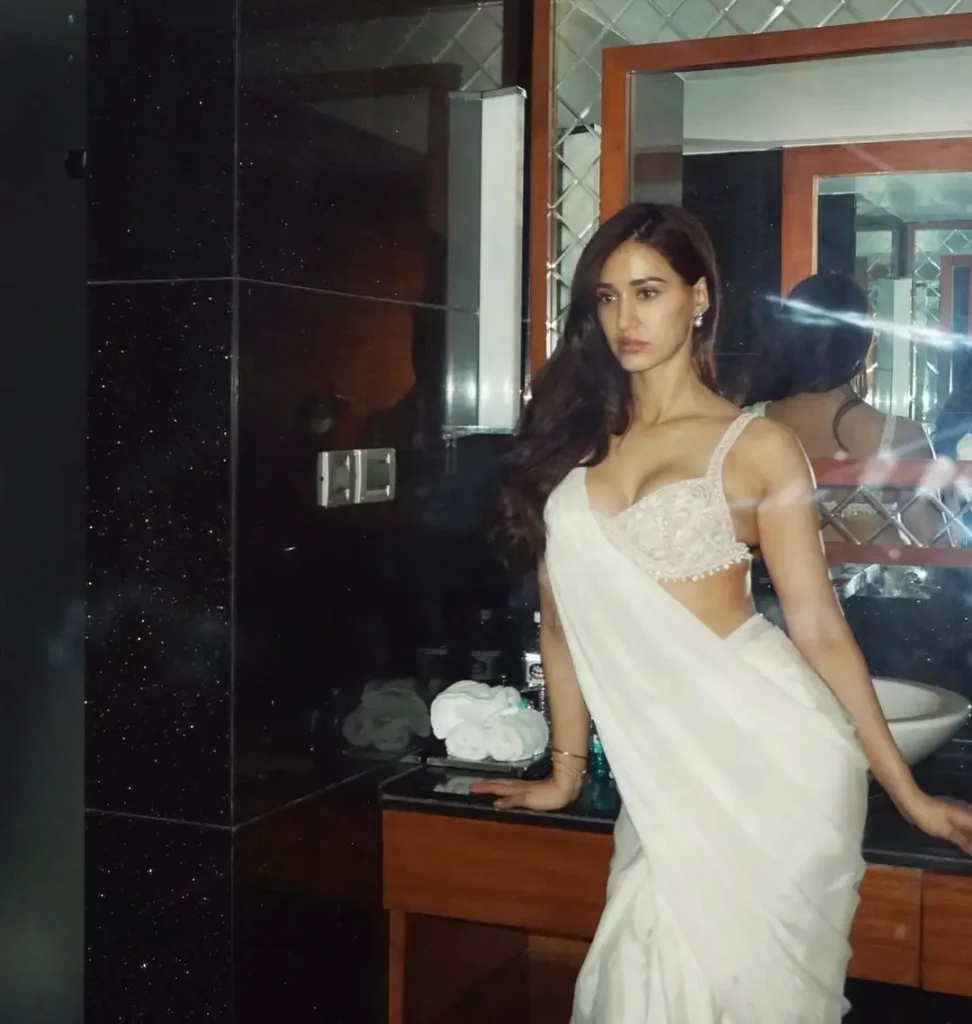 Beautiful Disha Patani in Sexy White Saree 1