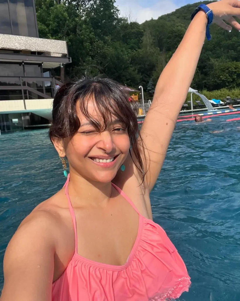 Ca Topper Actress Shweta Basu Prasad Photos in Bikini and Swimsuit 1