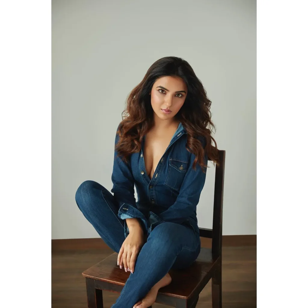 Jasmin Bhasin Bold Photos in denim Jumpsuit