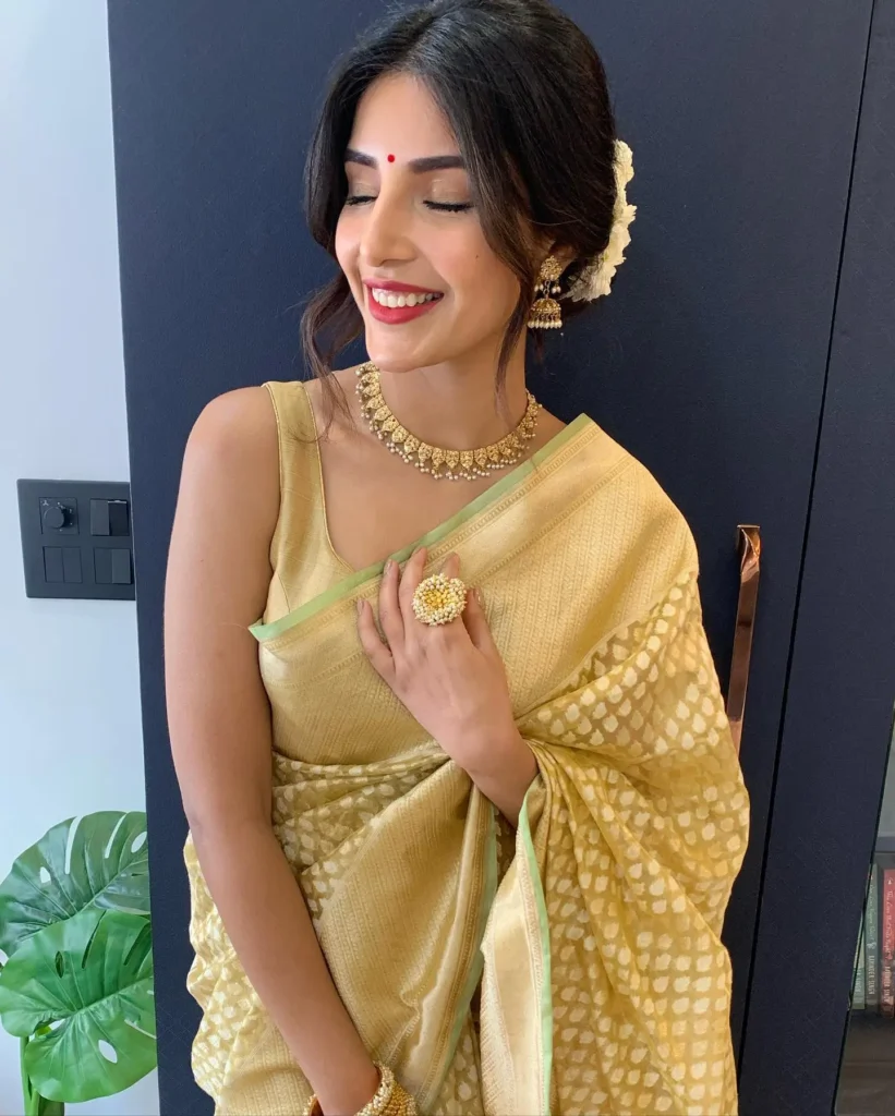 Harshita Gaur Photos in Saree From Her Instagram 11