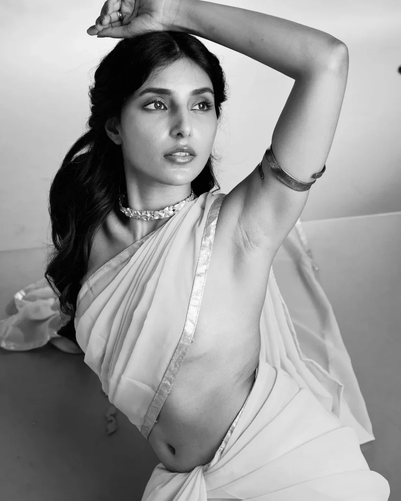 Harshita Gaur Photos in Saree From Her Instagram 18