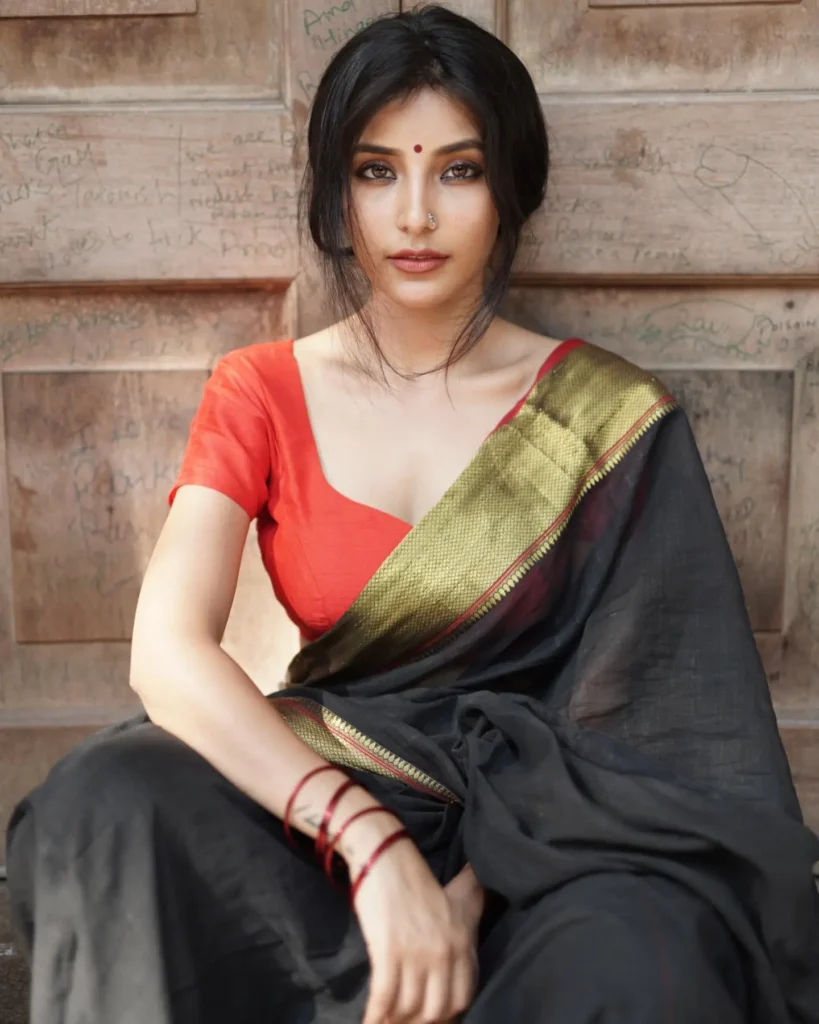 Harshita Gaur Photos in Saree From Her Instagram 7