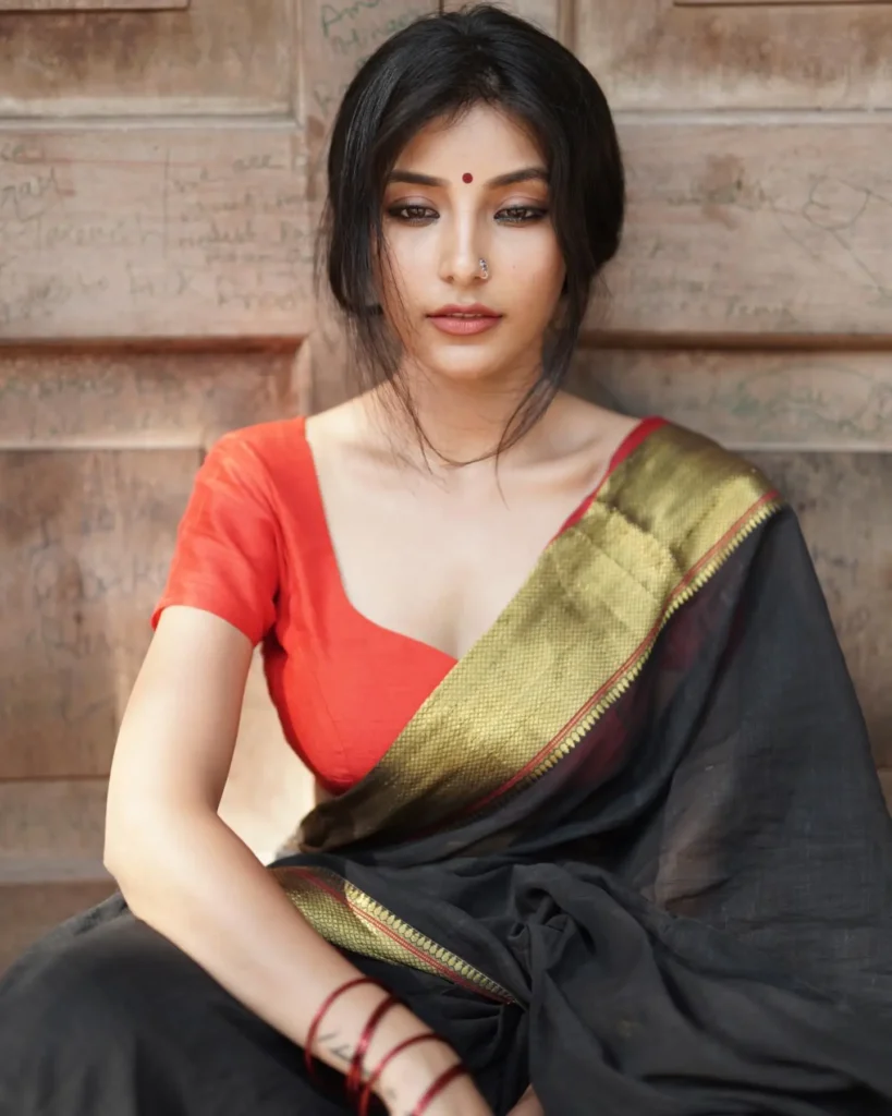 Harshita Gaur Photos in Saree From Her Instagram 9