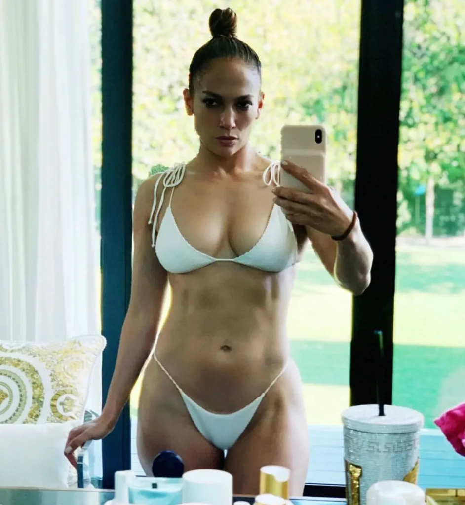 Jennifer Lopez Photos in Bikini