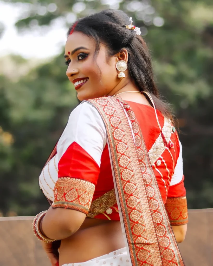 Ullu Actress Pihu Singh Photos in Bengali Outfit 3