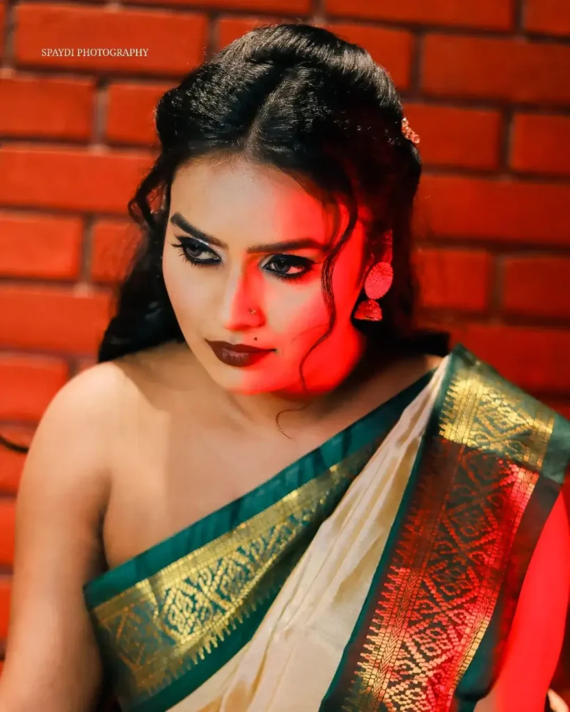 Ullu actress Pihu Singh photos in Bold Saree Photoshoot 7