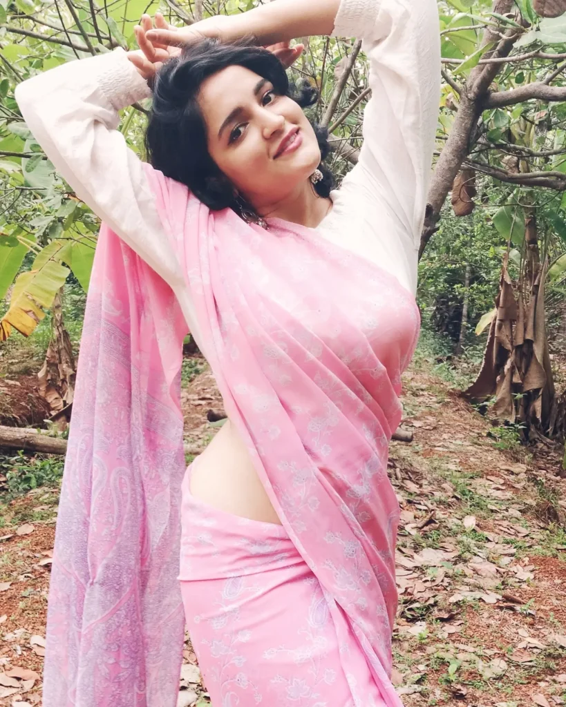 Telugu Actress Sukrutha Wagle Photos in Saree 14