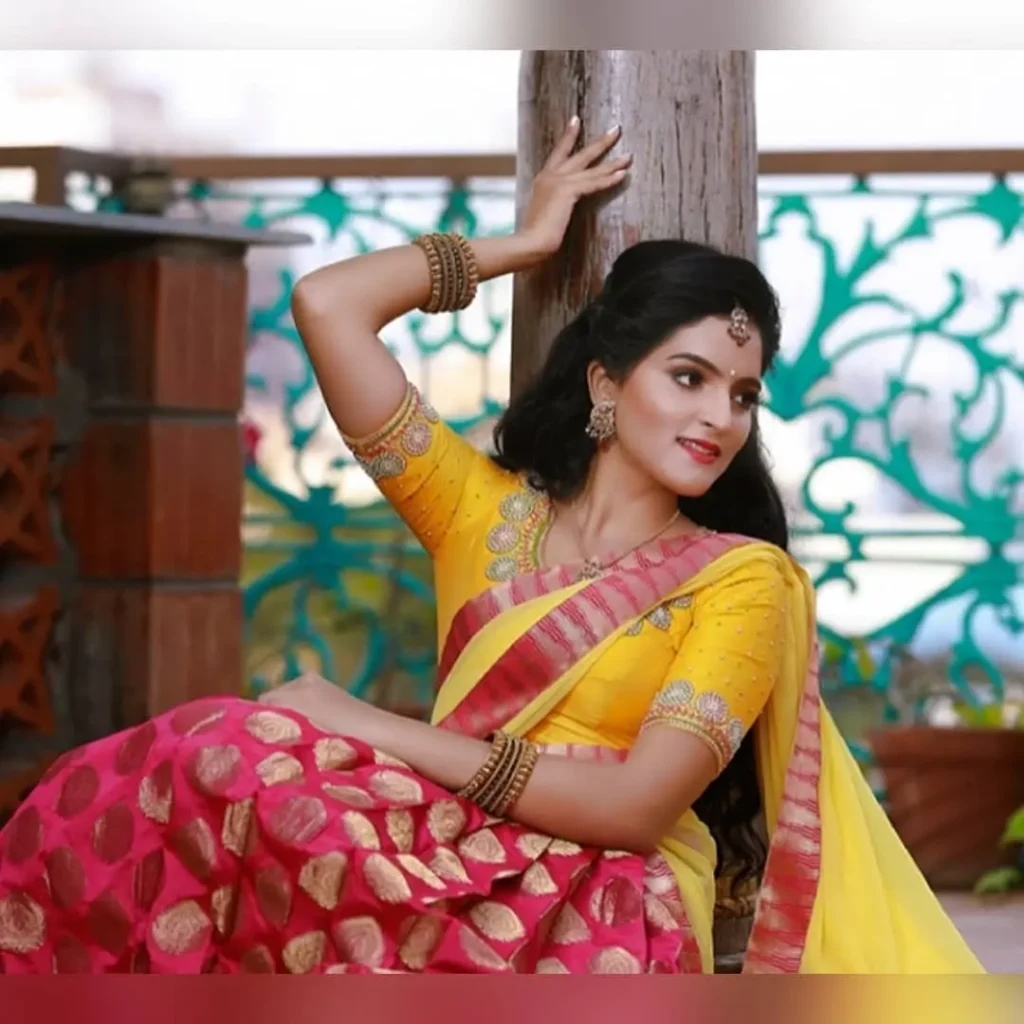 Telugu Actress Sukrutha Wagle Photos in Saree