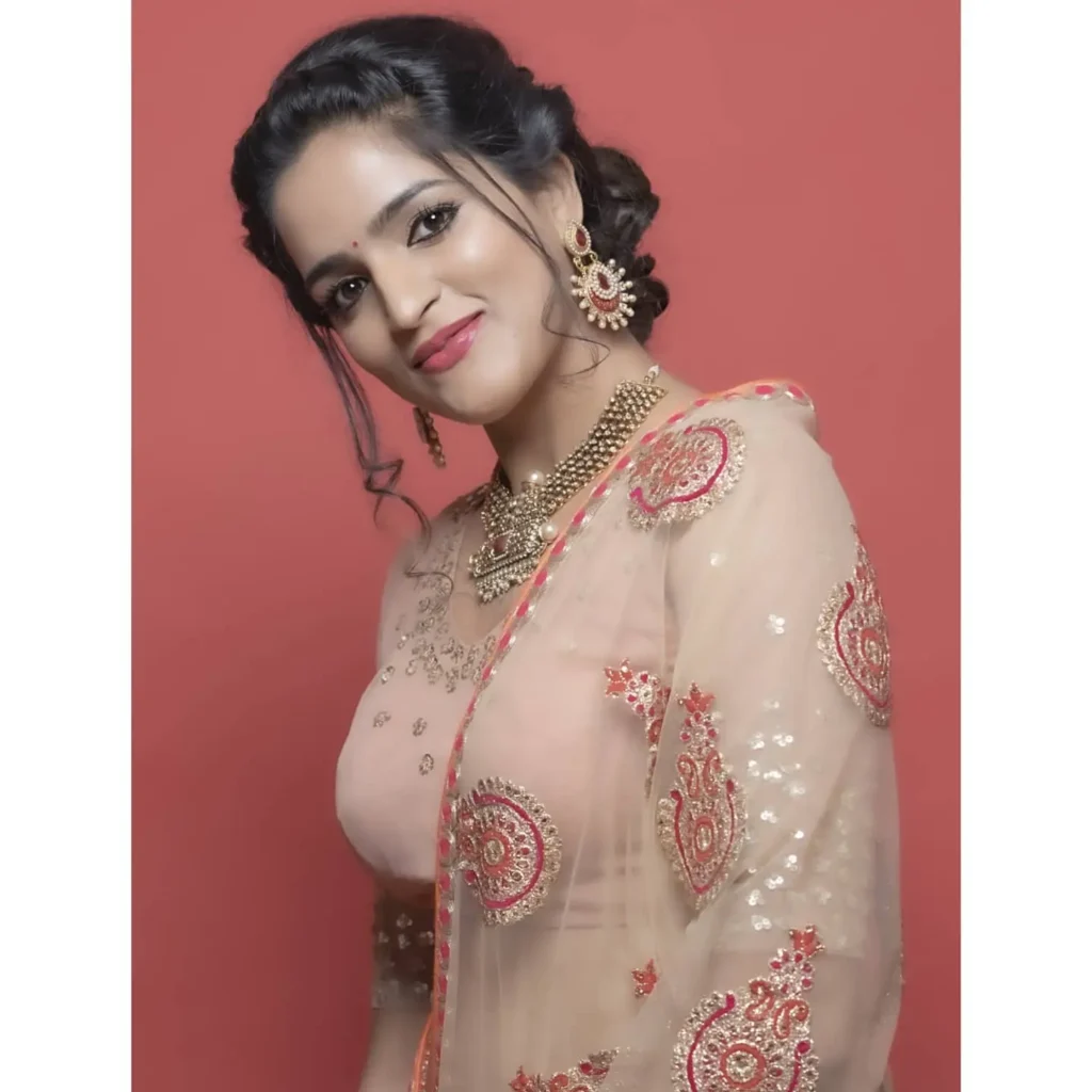 Telugu Actress Sukrutha Wagle Photos in Saree