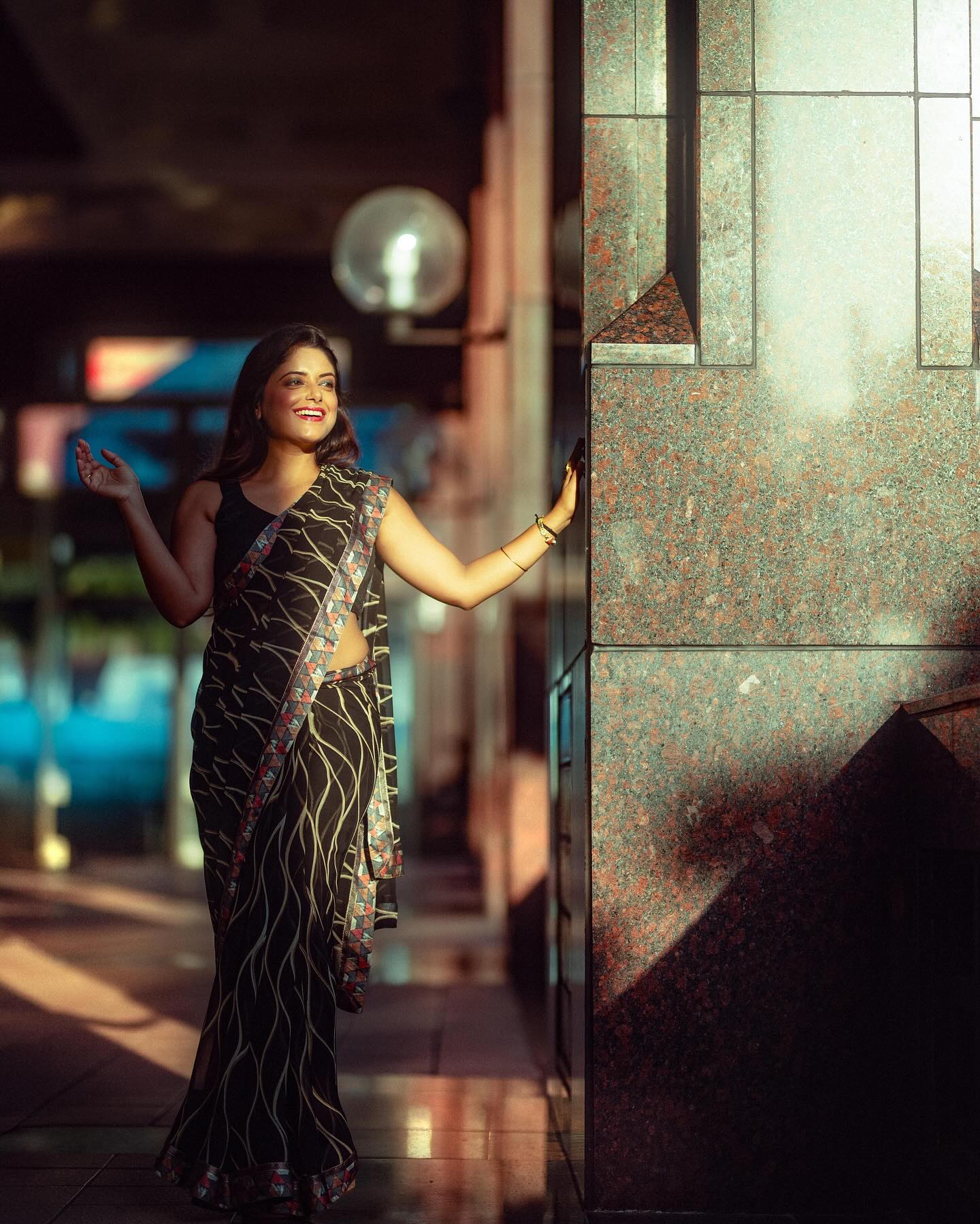 Ullu_Web_Series_Actress_Sneha_Paul_Hot_Photos_In_Black_Saree_Hot_Saree_Photos